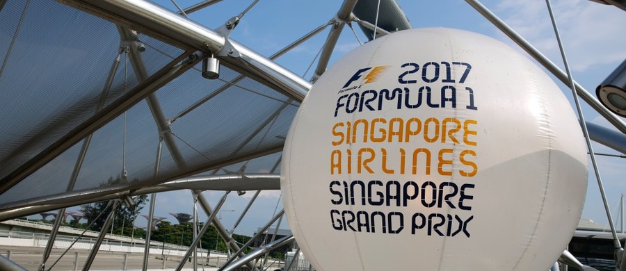 Po Grand Prix Włoch na początku września na torze Monza zakończyła się europejska część kalendarza Formuły 1. W najbliższą niedzielę kierowcy ścigać się będą w Singapurze przy sztucznym oświetleniu. Zawody w tym mieście odbędą się po raz dziesiąty. W Singapurze zostanie rozegrana 14. runda mistrzostw świata. Wszystkie sześć pozostałych odbędzie się na torach w Azji i Ameryce.