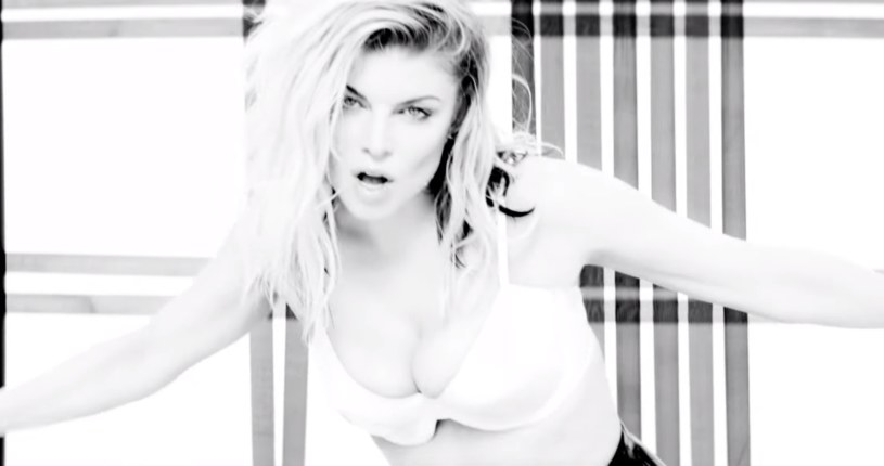 Poniżej możecie zobaczyć czarno-biały klip "You Already Know" w wykonaniu Fergie i Nicki Minaj.