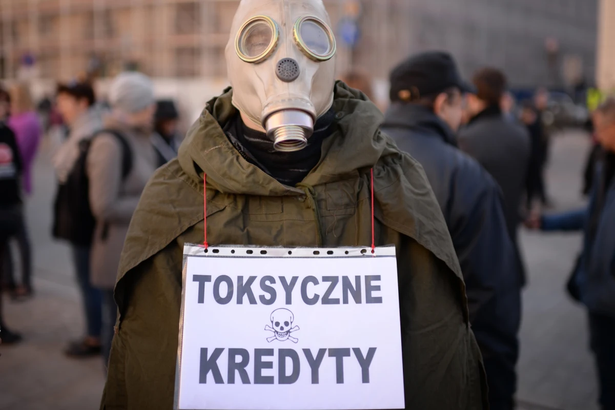 ​Grupujące frankowiczów Stowarzyszenie "Stop Bankowemu Bezprawiu" (SBB) wystosowało list, w którym zwróciło się do prezesa PiS Jarosława Kaczyńskiego z prośbą o spotkanie, by bezpośrednio przekazać mu informację o sytuacji posiadaczy walutowych kredytów mieszkaniowych.