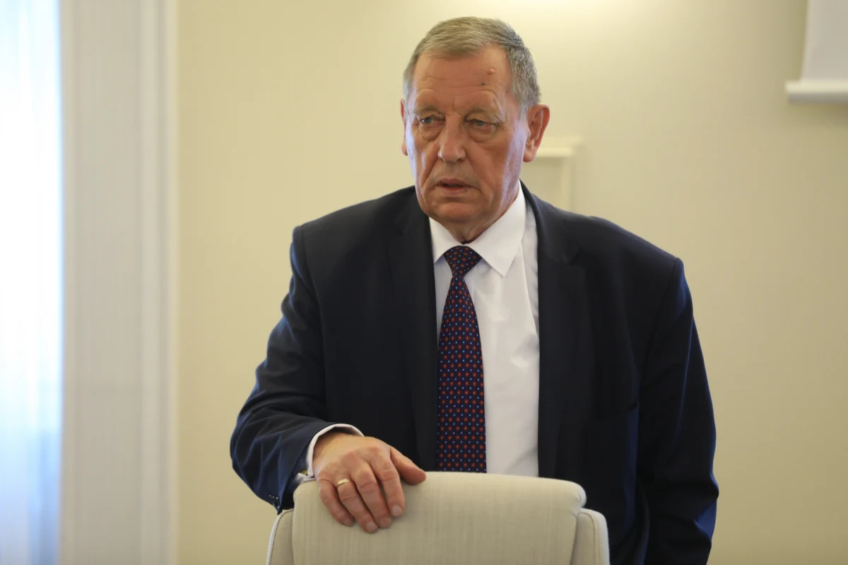 Komisja Europejska wnioskuje o kary dla Polski za niewykonanie decyzji Trybunału Unii Europejskiej z 27 lipca o natychmiastowym nakazie wstrzymania wycinki Puszczy Białowieskiej. Nie podaje jednak żadnej kwoty - informuje korespondentka RMF FM w Brukseli. Decyzję pozostawia trybunałowi. W piątek resort środowiska poinformował, że czeka na oficjalną informację Trybunału. I że odpowie w przewidzianym terminie. 