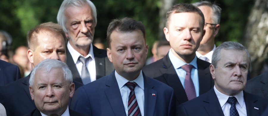 ​Gdyby wybory odbywały się we wrześniu, na PiS zagłosowałoby 44 proc. osób deklarujących udział w głosowaniu, PO uzyskałoby 19 proc. poparcia, ugrupowanie Kukiz’15 - 8 proc., 6 proc. osiągnęłaby Nowoczesna, a 5 proc. PSL - wynika z najnowszego sondażu CBOS.