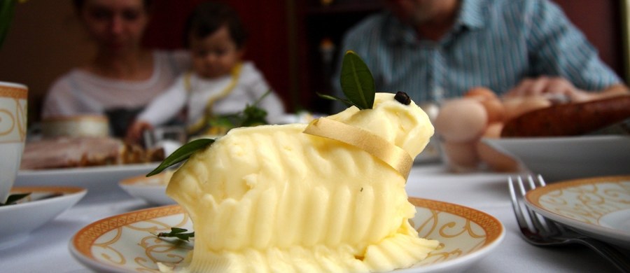 ​Czesi mogą sobie pozwolić na coraz mniej masła. Według badań Czeskiego Urzędu Statystycznego, za średnie wynagrodzenie obywatel może kupić 585 kostek masła. To najniższy wynik od ponad 17 lat.