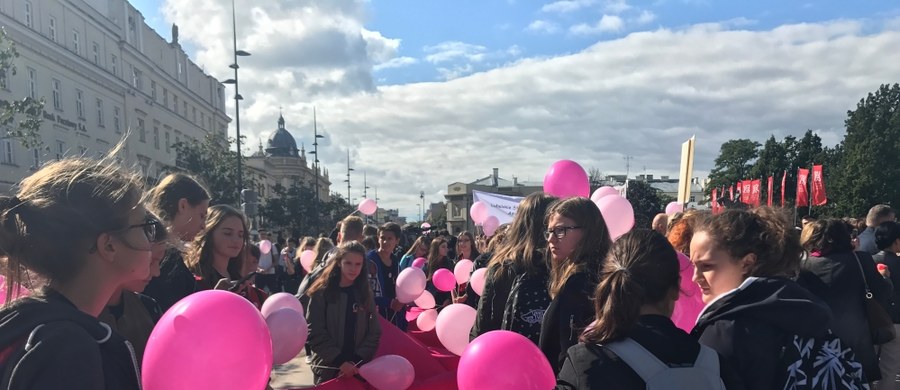 W Lublinie jak co roku zorganizowano Marsz Różowej Wstążki. To symbol walki z rakiem piersi, przypominający jednocześnie o tym, że warto się badać.