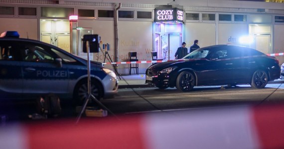 Nocna strzelanina przed dyskoteką w Berlinie. Jedna osoba nie żyje - Świat W nocy doszło do strzelaniny w stolicy Niemiec, Berlinie. Strzały padły na ulicy przed jednym z klubów disco. Nie żyje jedna osoba, a trzy zostały ranne. "Nie znamy motywów sprawców, nie wiemy, kim są" – oświadczyła policja.