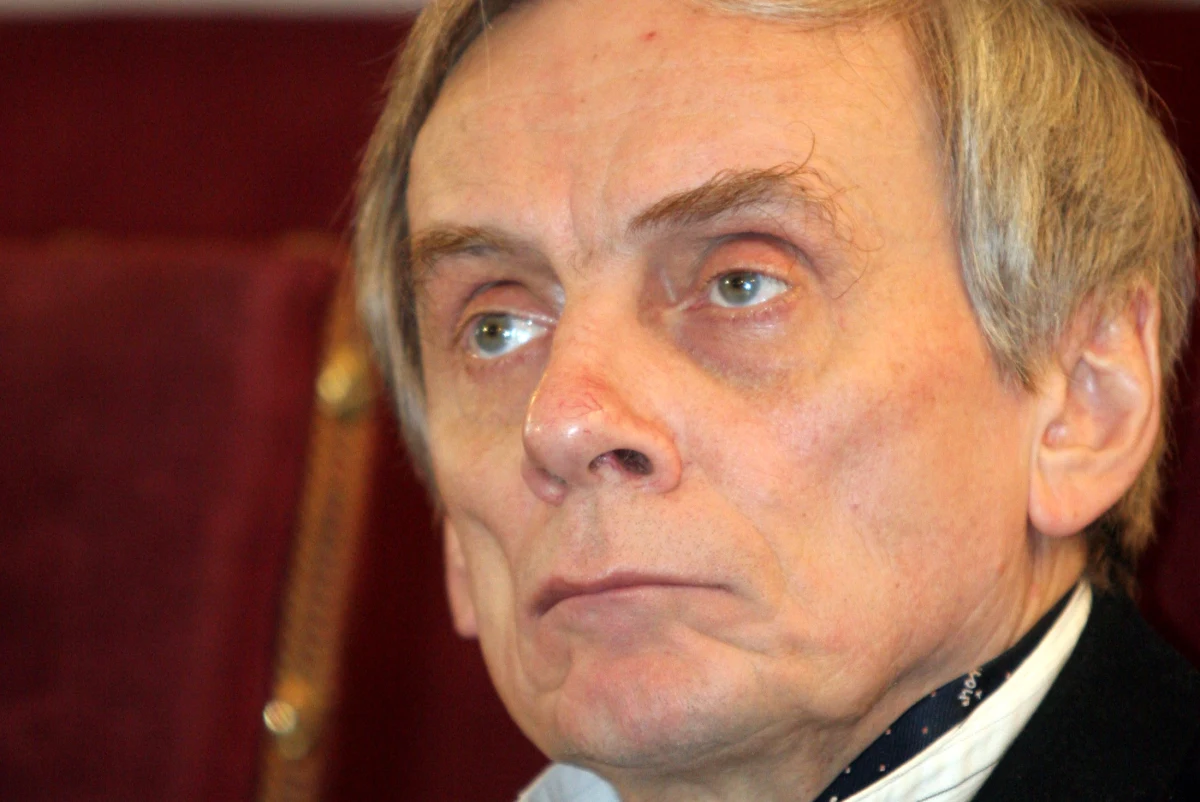 Zastępca ds. artystycznych Jan Polewka oraz kierownik literacki Artur Grabowski, powołani przez dyrektora Marka Mikosa, zadbają o kształt nowego programu Narodowego Teatru Starego w Krakowie. Według zapowiedzi, główny nacisk zostanie położony na duchowość, rytuał i odwołania do źródeł teatru. Do repertuaru wróci tragedia antyczna, a Teatr podejmie współczesny dialog międzykulturowy. W planach programowych są także dwa duże projekty: "Dziady kowieńskie" i "Witkacy". 