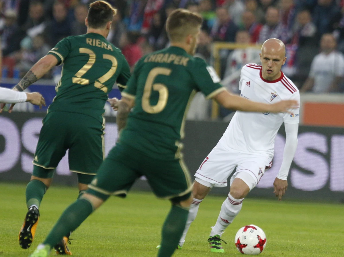 Górnik Zabrze zremisował na własnym stadionie ze Śląskiem Wrocław w sobotnim meczu 9. kolejki piłkarskiej ekstraklasy. Goście przyjechali po pokonaniu u siebie mistrza Polski Legii Warszawa 2:1. W tym sezonie Śląsk nie wygrał na wyjeździe.