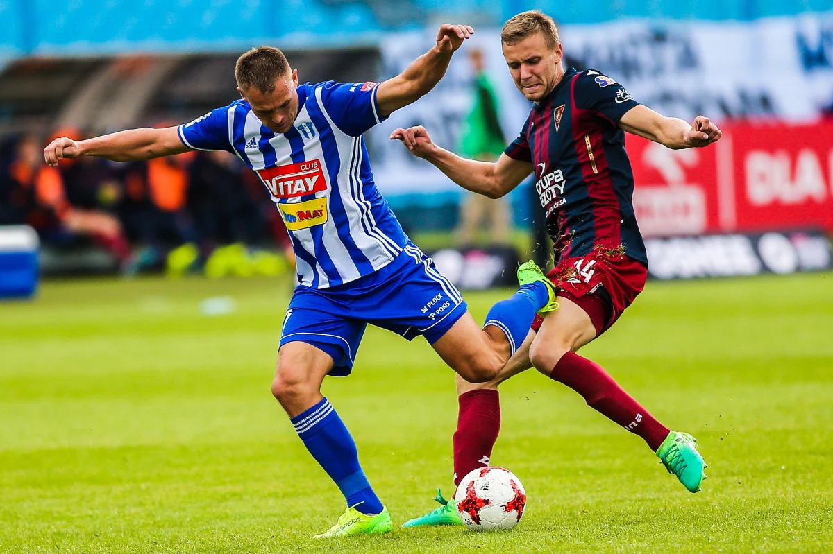 Wisła Płock pokonała Pogoń Szczecin 3:1 w meczu 9. kolejki piłkarskiej ekstraklasy. Do soboty płocka Wisła nie wygrała od miesiąca, ostatni raz w tym sezonie trzy punkty przywiozła z meczu z Sandecją Nowy Sącz. Przed tygodniem w Lubinie po pierwszej połowie przegrywała 0:2 z Zagłębiem, a ostatecznie zdobyła punkt, remisując 2:2. Po ośmiu kolejkach Nafciarze zajmowali 14. miejsce w tabeli, co nie satysfakcjonowało ani właściciela klubu, ani kibiców.