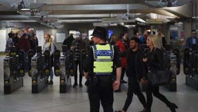 Policja nadal poszukuje osób odpowiedzialnych za zamach w londyńskim metrze