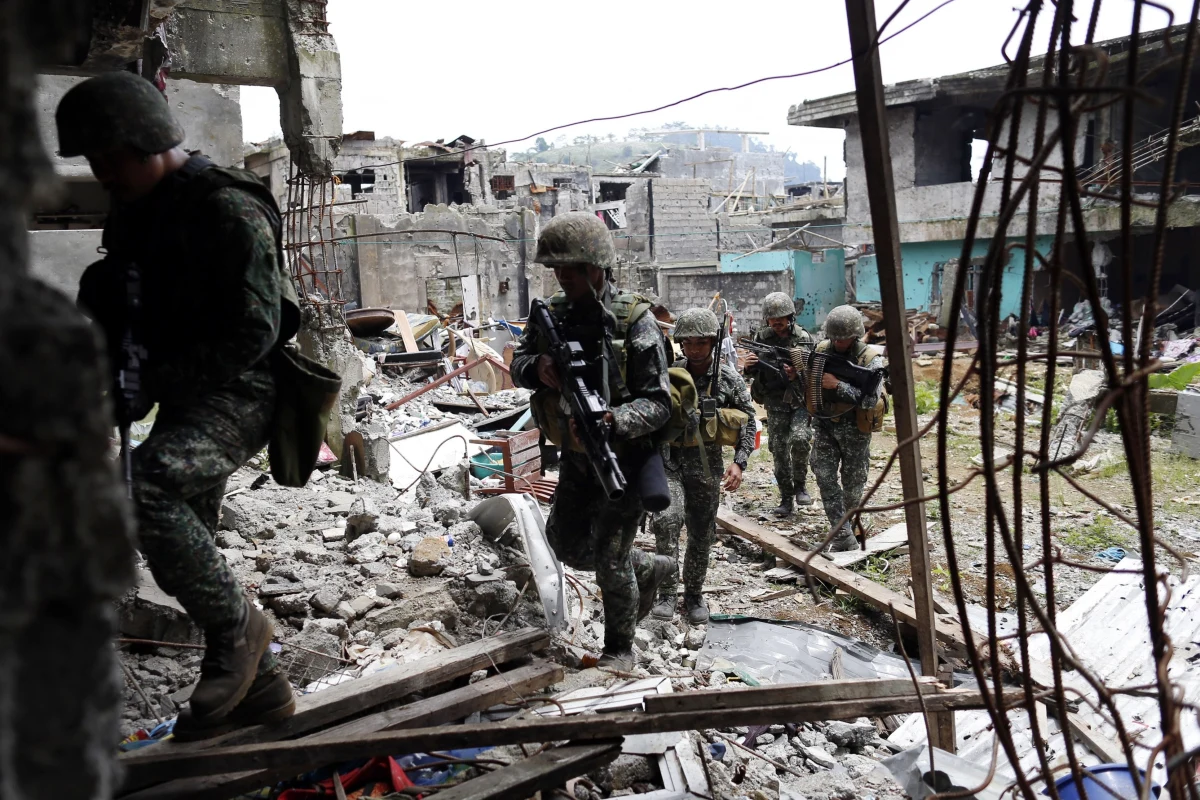 ​Filipińska armia poinformowała w niedzielę, że przejęła kontrolę nad centrum dowodzenia dżihadystów z Państwa Islamskiego (ISIS) w Marawi, na południu kraju, gdzie od czterech miesięcy trwa islamistyczna rebelia. Według wojska, znacznie osłabi to bojowników.