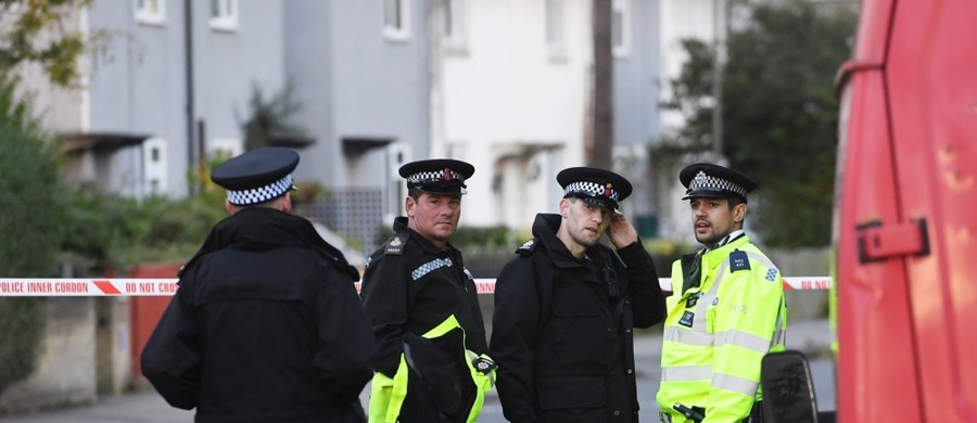 Londyńska policja metropolitalna poinformowała, że w związku z zamachem na stołeczne metro aresztowana została druga osoba, 21-letni mężczyzna. Aresztowania dokonano w sobotę wieczorem, w gminie Hounslow, w zachodnim Londynie.