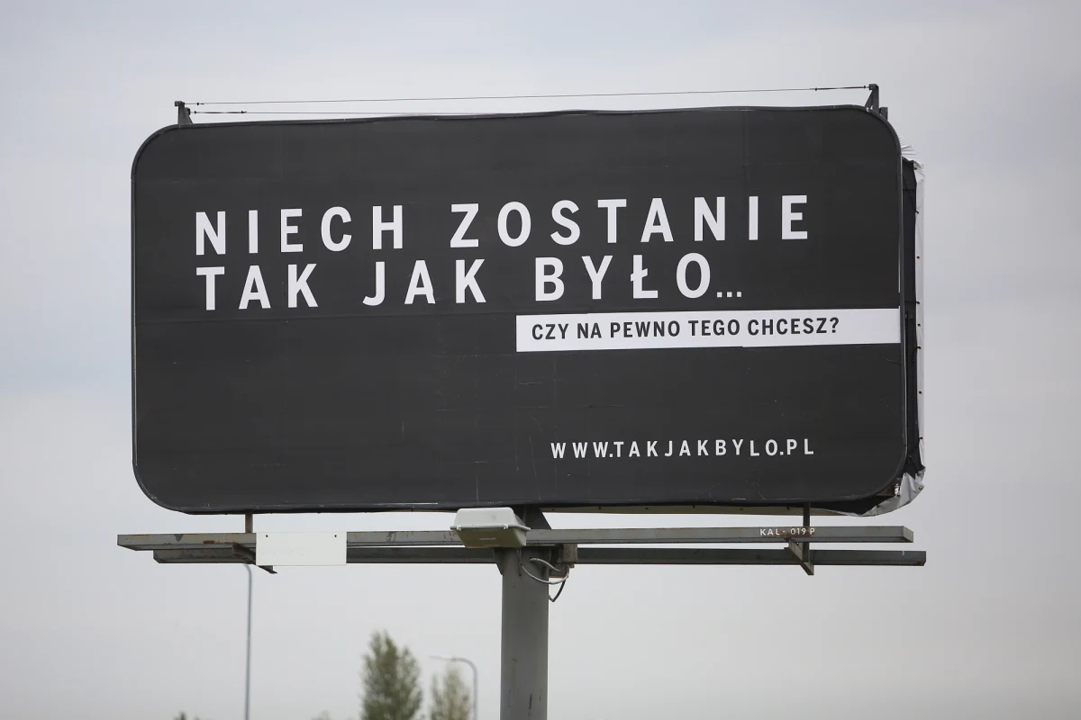 ​Spór o kampanię medialną dotyczącą sądów rozpalał polityczne emocje w ubiegłym tygodniu. I wygląda na to, że w najbliższych dniach będzie podobnie. O akcji Polskiej Fundacji Narodowej usłyszymy znów w poniedziałek.