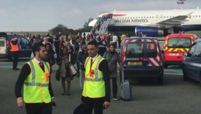 Akcja antyterrorystów na lotnisku w Paryżu. Ewakuowano pasażerów z samolotu
