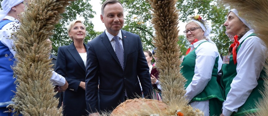 Najprawdopodobniej 25 września poznamy prezydenckie projekty ustaw reformujących Sąd Najwyższy i Krajową Radę Sądownictwa - zapowiada w rozmowie z RMF FM prezydencki minister Andrzej Dera. Andrzej Duda wetując w lipcu po wielodniowych protestach ustawy przygotowane przez Prawo i Sprawiedliwość zapowiedział, że w ciągu dwóch miesięcy przygotuje własne projekty zmian.