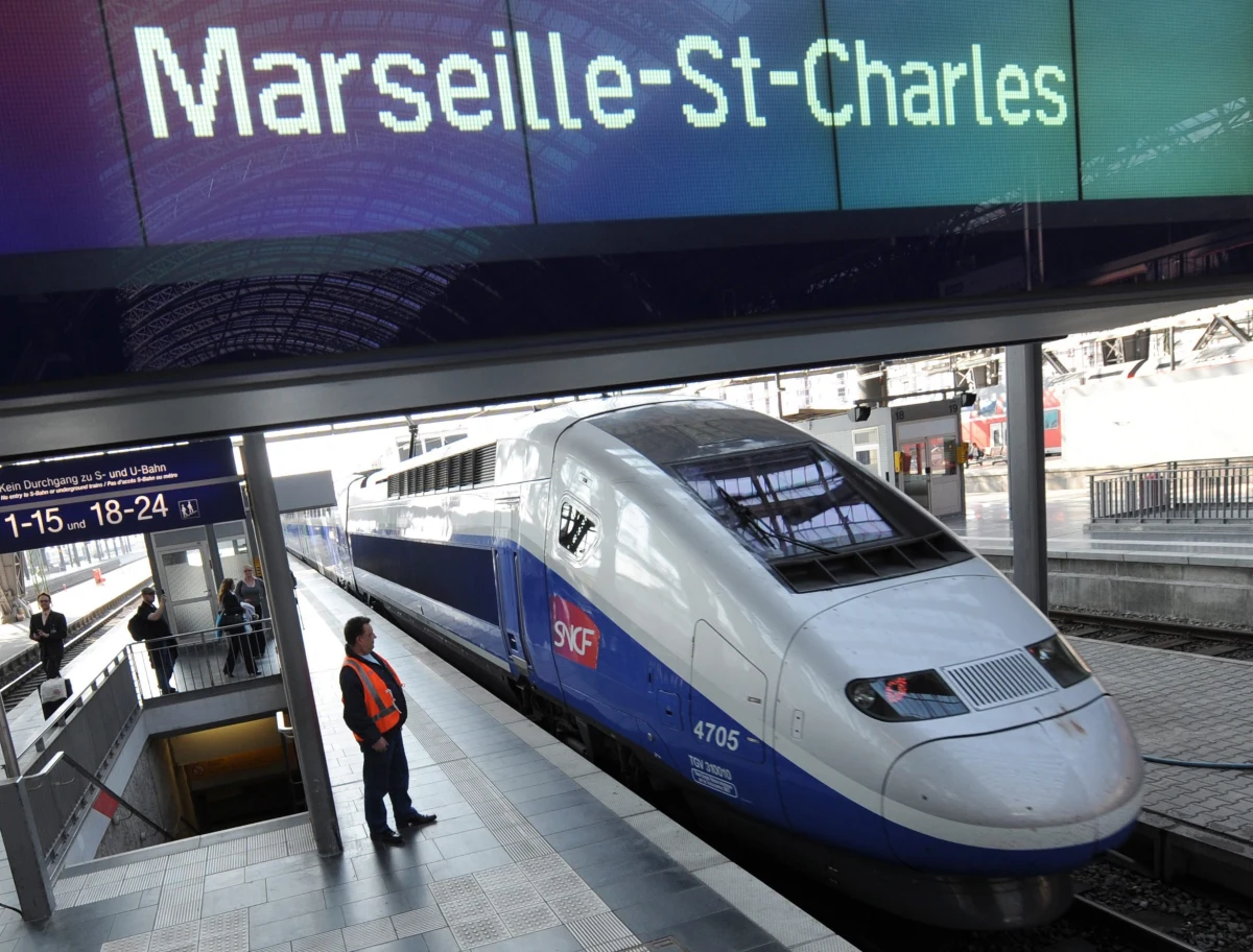 Cztery młode amerykańskie turystki zostały zaatakowane kwasem solnym przez 41-letnią kobietę na głównym dworcu kolejowym Marsylii Saint-Charles. Informację przekazał lokalny dziennik „La Provence”, powołując się na źródła policyjne.