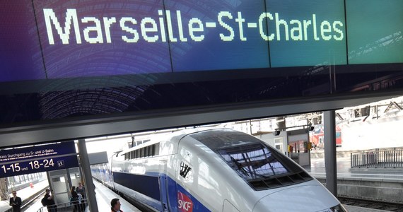 Cztery młode amerykańskie turystki zostały zaatakowane kwasem solnym przez 41-letnią kobietę na głównym dworcu kolejowym Marsylii Saint-Charles. Informację przekazał lokalny dziennik „La Provence”, powołując się na źródła policyjne.