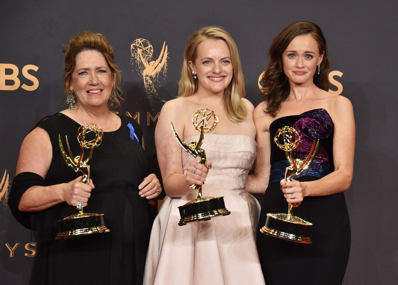 Seriale opowiadające o kobietach święciły triumfy podczas gali nagród Emmy 2017. Po pięć statuetek odebrali twórcy i gwiazdy "Opowieści podręcznej" oraz "Wielkich kłamstewek".