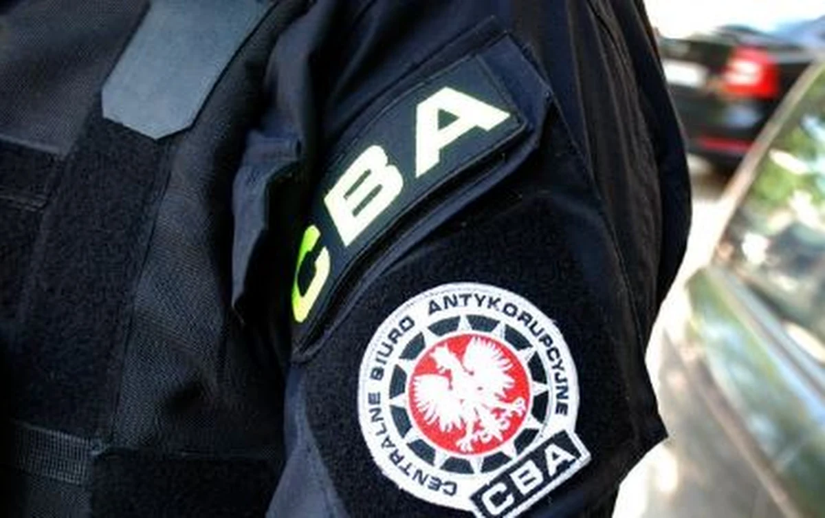 Funkcjonariusze Centralnego Biura Antykorupcyjnego zatrzymali pięć osób w sprawie niesprawnych systemów meteo dla wojska. Jak powiedział Piotr Kaczorek z CBA, systemy te miały być wykorzystywane m.in. przy zabezpieczeniu lotów - oznaczonych statusem HEAD - najważniejszych osób w państwie.
