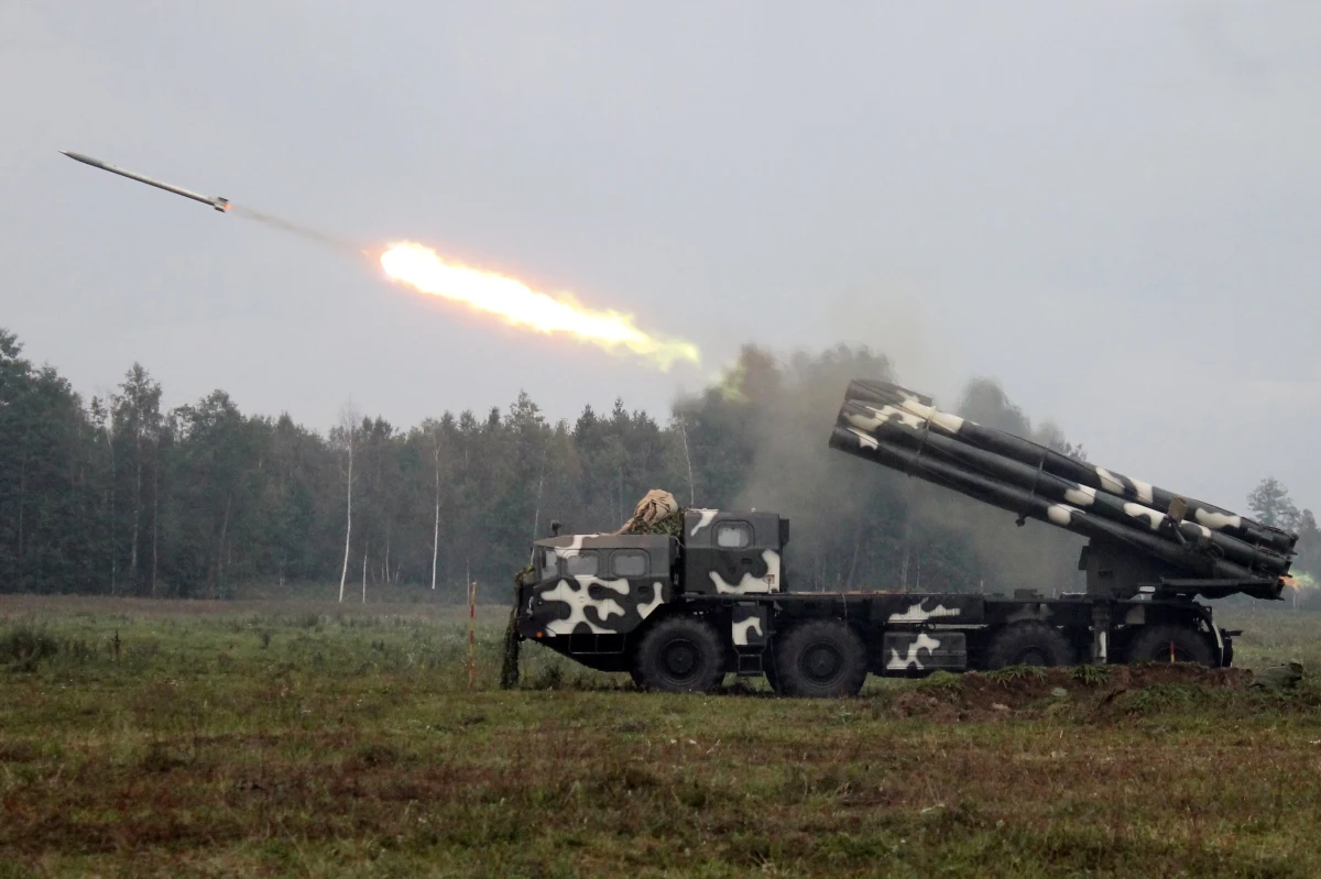 ​W obwodzie kaliningradzkim w ramach manewrów Zapad-2017 pododdziały wojsk lądowych wchodzących w skład rosyjskiej Floty Bałtyckiej przeprowadziły w poniedziałek ćwiczenia taktyczne. Na poligonie Prawdinskij ćwiczono m.in. walki w warunkach miejskich.