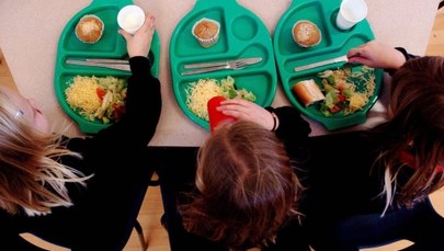 NIK alarmuje: Dzieci tyją, bo zdrowe żywienie w szkołach kuleje