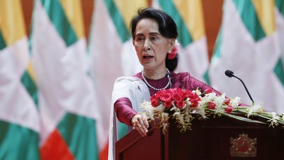 Rzeź i exodus Rohingjów. Przywódczyni Birmy "potępia przemoc", ale pomija działania armii