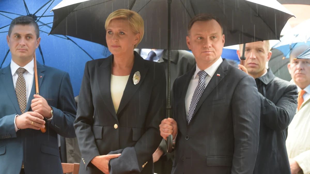 Andrzej Duda przybył do Nowego Jorku. Prezydent wygłosi dzisiaj przemówienie na dorocznej sesji Zgromadzenia Ogólnego Narodów Zjednoczonych. Duda spotka się w Nowym Jorku m.in. z przywódcami Litwy i Ukrainy, będzie miał również okazję do rozmowy z prezydentem USA Donaldem Trumpem i wiceprezydentem USA Mike'iem Pence'em.