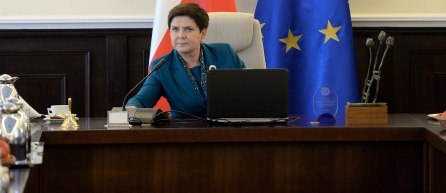 We wrześniu do zwolenników rządu zaliczało się 43 proc. badanych. Zadowolenie z premier Beaty Szydło deklarowało 52 proc. ankietowanych; 53 proc. pozytywnie oceniło politykę gospodarczą - wynika z badania CBOS. Opinie o rządzie są najlepsze od początku jego funkcjonowania - podkreśla ośrodek.