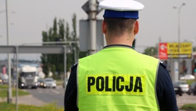 Pseudokibice napadli na policjantów w Łódzkiem. Padły strzały ostrzegawcze
