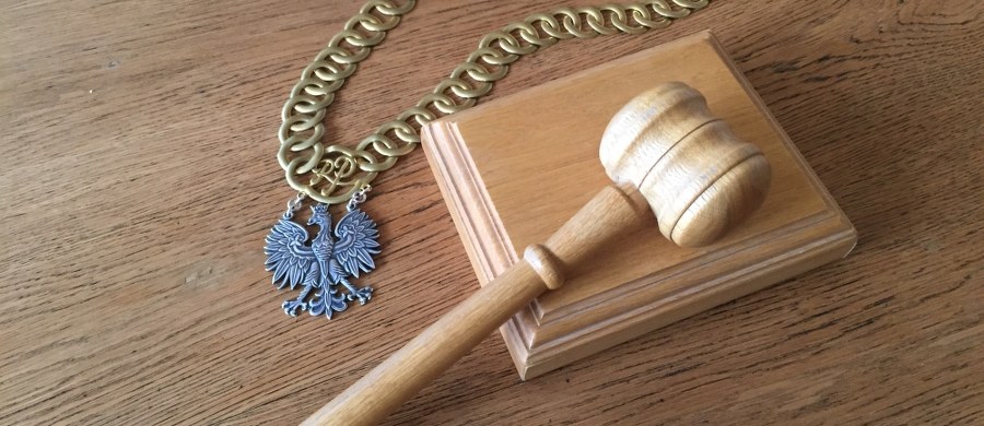 ​55-letni mieszkaniec Radomia został oskarżony o zabójstwo żony. Grozi mu dożywocie. Kobieta była dyrektorką jednej ze szkół w podradomskiej miejscowości. Zaginęła w grudniu 2016 r., w niejasnych okolicznościach. Jej ciało znaleziono wiosną w rzece.