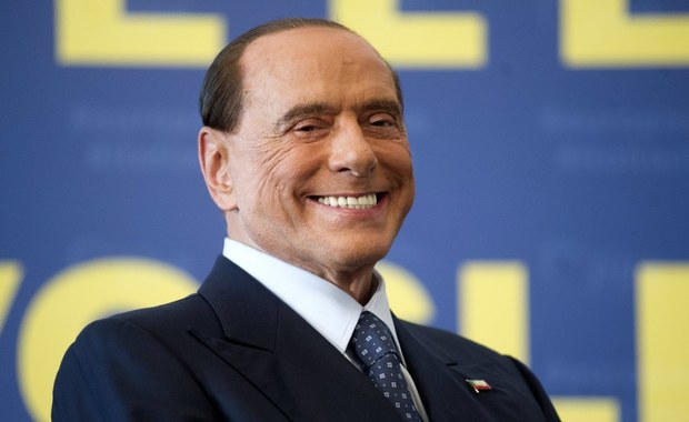 Nie "bunga-bunga", a dieta, basen i 5-kilometrowy spacer dziennie - tak prawie 81-letni były premier Włoch Silvio Berlusconi odzyskał formę przygotowując się do kampanii przed przyszłorocznymi wyborami parlamentarnymi. O sekretach jego kondycji pisze dziennik "Corriere della Sera". 