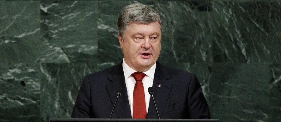 Prezydent Ukrainy Petro Poroszenko zaapelował do Rady Bezpieczeństwa ONZ o jak najszybsze przysłanie do jego kraju sił pokojowych, które - w jego ocenie - mogłyby powstrzymać rozwój konfliktu z prorosyjskimi separatystami w Donbasie. "Sytuacja w Donbasie nie ulega żadnej poprawie. Nie zważając na wiele inicjatyw przerwania ognia, zwykli ludzie, którzy tam żyją, nadal cierpią" - oświadczył Poroszenko na posiedzeniu RB ONZ w Nowym Jorku.