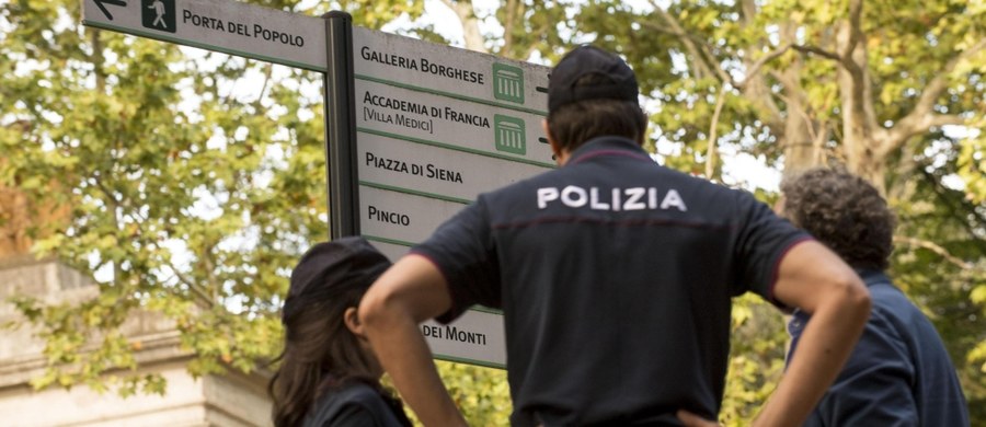 Do brutalnego gwałtu doszło trzy dni temu w rzymskim parku Villa Borghese. Nagą, przywiązaną do słupa i zakneblowaną kobietę znalazł taksówkarz. Okazała się nią 57-letnia obywatelska Niemiec. Kobieta zeznała, że napastnikiem był dwudziestokilkuletni Polak.