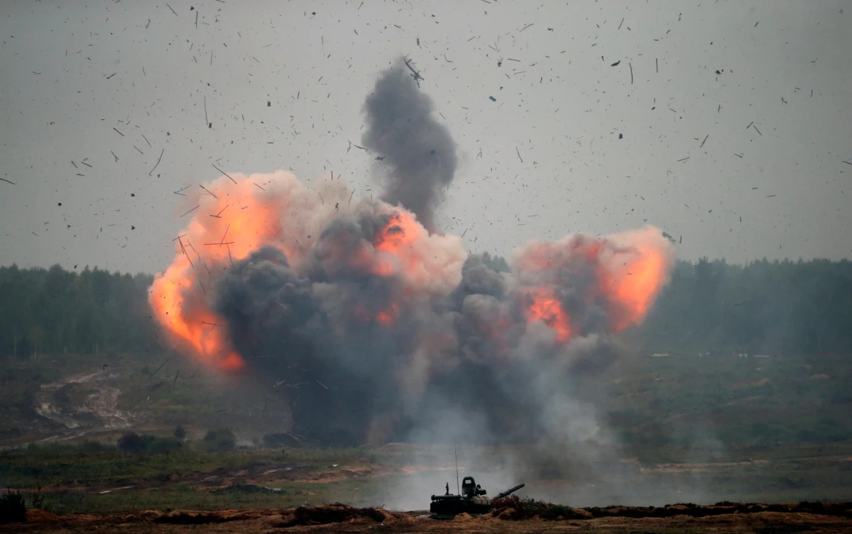 Podczas rosyjsko-białoruskich manewrów Zapad-2017 Rosja przećwiczyła zmasowany atak jądrowy z użyciem trzech elementów tzw. triady nuklearnej – oświadczył sekretarz Rady Bezpieczeństwa Narodowego i Obrony (RBNiO) Ukrainy Ołeksandr Turczynow.