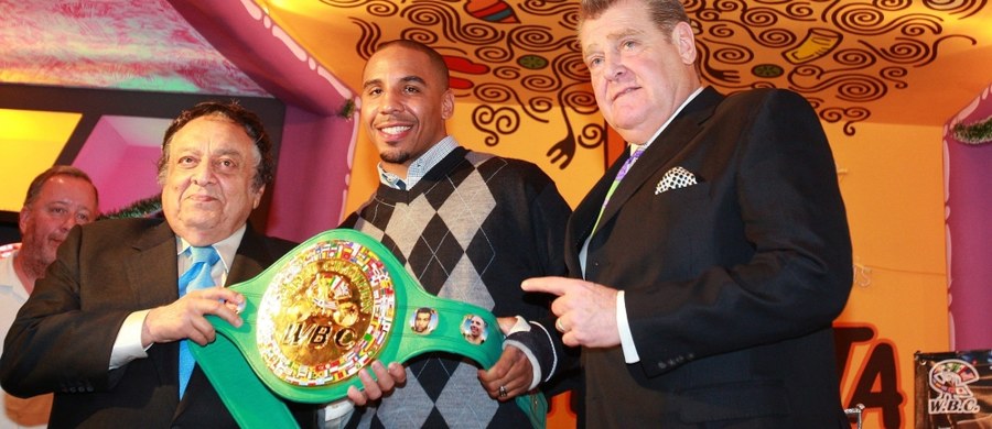 ​Amerykański bokser Andre Ward, który posiada pasy mistrza świata WBA, IBF i WBO w wadze półciężkiej, zakończył karierę. "Moje ciało nie jest już w stanie znosić reżimu treningowego i nie czuję pragnienia walki" - podkreślił niepokonany na zawodowym ringu 33-latek.