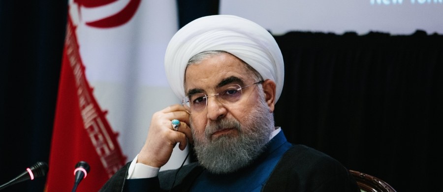 Iran zamierza rozbudować swój arsenał rakietowy i nie potrzebuje na to zgody innych państw - powiedział irański prezydent Hasan Rowhani w przemówieniu podczas parady wojskowej w Teheranie. 