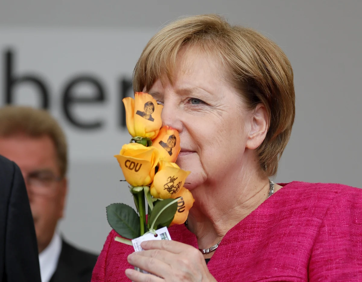 Angela Merkel zasiada od 12 lat w fotelu kanclerza Niemiec decydując o losach jednego z najpotężniejszych państw świata. W niedzielę zapewne wygra po raz czwarty wybory do Bundestagu. Kryzys migracyjny pokazał jednak, że "cesarzowa Europy" nie jest wszechwładna. "Damy radę" (Wir schaffen das) - słowa wypowiedziane przez Merkel w sierpniu 2015 roku na konferencji prasowej w Berlinie pozostaną na zawsze jej polityczną wizytówką.