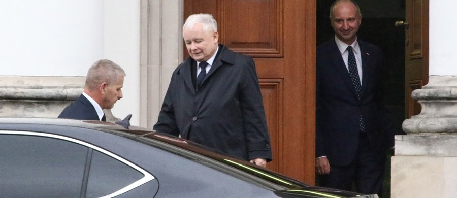 Droga do porozumienia jest otwarta, nie wydaje się, żeby była specjalnie trudna do przebycia - powiedział prezes PiS Jarosław Kaczyński odnosząc się do swojego spotkania z prezydentem Andrzejem Dudą. Dotyczyło ono ustaw o KRS i Sądzie Najwyższym.