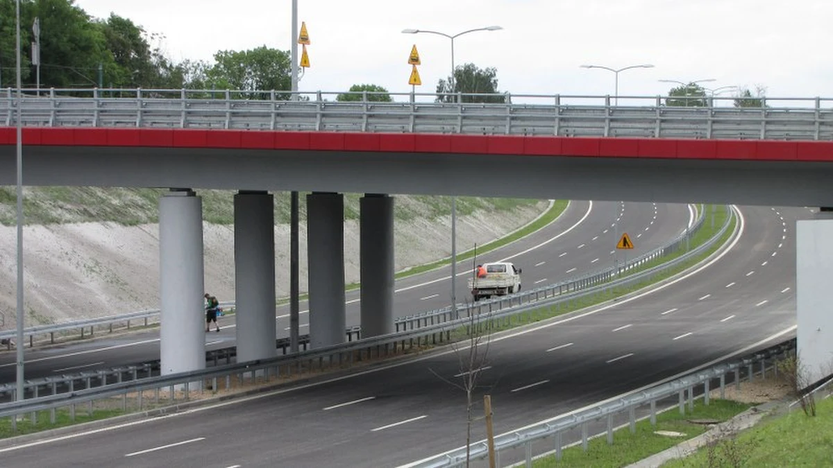 Do użytku kierowców oddano ok. 20 km fragment drogi ekspresowej S7 na odcinku od Jędrzejowa do Krakowa. To ważny dzień dla transportu drogowego w Polsce – podkreślił minister infrastruktury i budownictwa Andrzej Adamczyk.