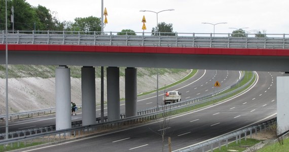 Do użytku kierowców oddano ok. 20 km fragment drogi ekspresowej S7 na odcinku od Jędrzejowa do Krakowa. To ważny dzień dla transportu drogowego w Polsce – podkreślił minister infrastruktury i budownictwa Andrzej Adamczyk.