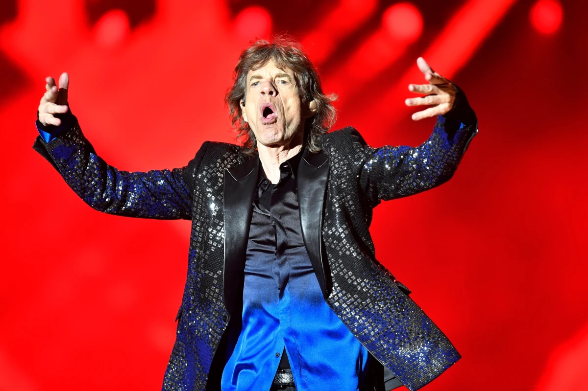 Wokalista Rolling Stones, Mick Jagger ujawnił, że w piątek spotkał się we Florencji z premier Wielkiej Brytanii Theresą May. Razem poszli na lody na Moście Złotników. Opowiedział o tym ze sceny podczas sobotniego koncertu w mieście Lukka w Toskanii. Theresa May przyjechała w piątek na kilka godzin do Florencji, żeby wygłosić tam przemówienie na temat negocjacji w sprawie Brexitu oraz brytyjskich propozycji warunków i zasad wyjścia Zjednoczonego Królestwa z Unii Europejskiej.