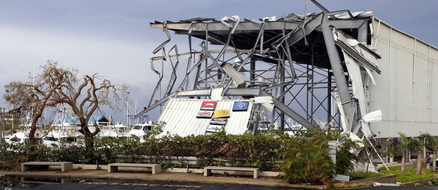 ​Co najmniej dziesięć osób zabił na Portoryko huragan Maria - poinformował gubernator wyspy Ricardo Rossello. Ocenił on, że zniszczenia są większe niż te, które wyrządził w 1998 roku potężny huragan Georges.