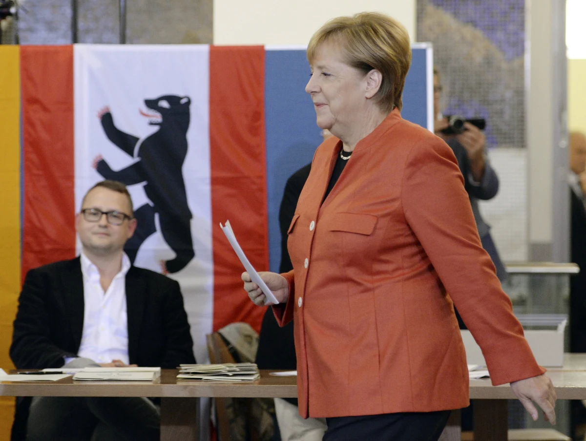 Blok partii chadeckich CDU/CSU Angeli Merkel wygrał, pomimo utraty części głosów, niedzielne wybory parlamentarne w Niemczech. SPD uzyskała najgorszy wynik w swojej historii i przechodzi do opozycji. Antyimigrancka Alternatywa dla Niemiec (AfD) jest trzecią siłą.