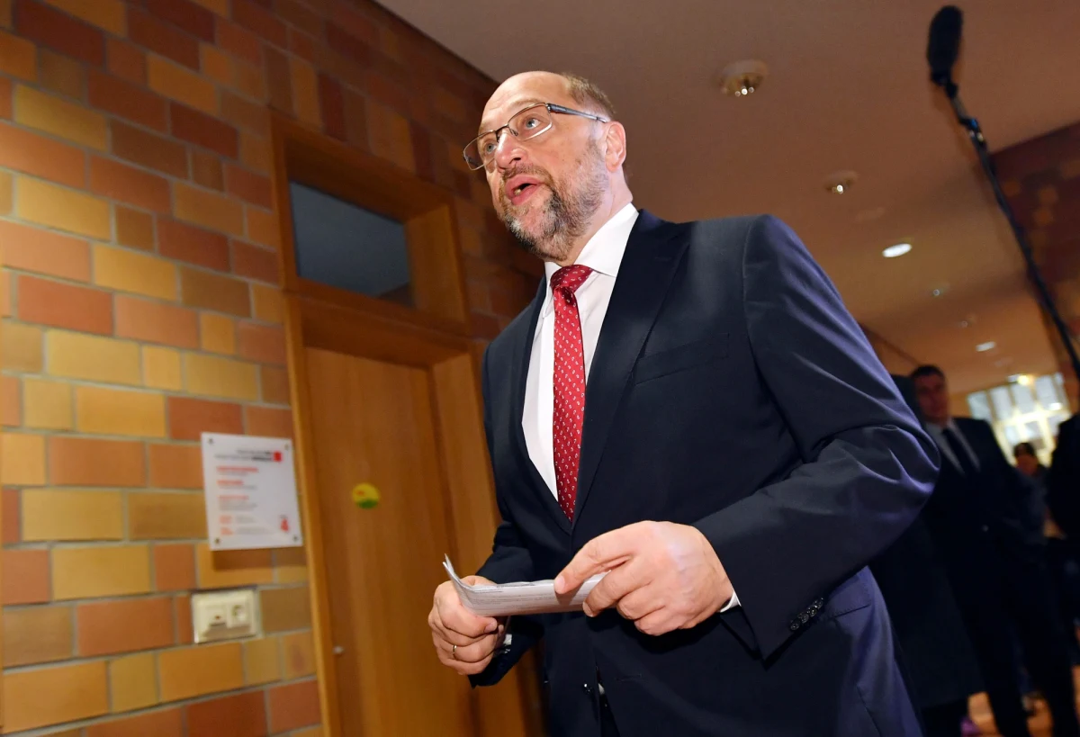 Szef klubu parlamentarnego SPD Thomas Oppermann zapowiedział po ogłoszeniu sondażu exit poll, że jego partia przejdzie do opozycji. SPD otrzymała 20 proc. głosów, co jest najgorszym wynikiem tej partii w powojennej historii Niemiec.