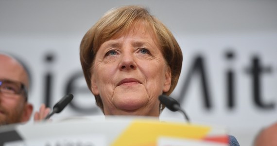 Kanclerz Niemiec Angela Merkel powiedziała po ogłoszeniu wyników sondaży exit polls, że kierowany przez nią blok partii chadeckich CDU/CSU "zrealizował strategiczny cel" i ma obecnie misję tworzenia rządu. ​W wyborach do Bundestagu chadecy zdobyli 32,9 proc. głosów.