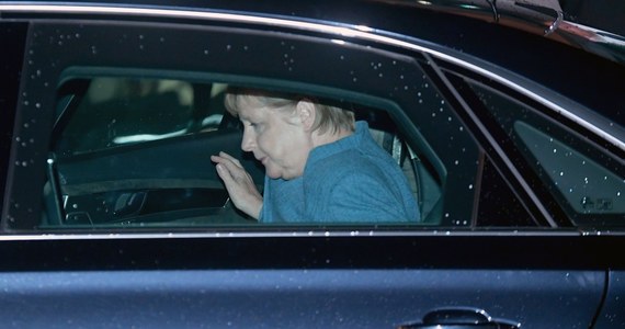 Utrata poparcia przez partie dotychczasowej koalicji może skłonić Angelę Merkel do zmiany polityki wobec Polski i Węgier - tak rozstrzygnięcia, jakie przyniosły niedzielne wybory do Bundestagu, komentują portugalskie media. Wskazują, że niemiecka kanclerz może próbować łagodzić dotychczasowe spory z Warszawą i Budapesztem.