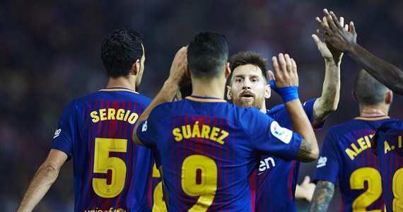 Piłkarze Valencii pozostają jedną z czterech niepokonanych w tym sezonie drużyn hiszpańskiej La Liga, a po wygranej w San Sebastian z Realem Sociedad 3:2 awansowali na czwarte miejsce w tabeli. Liderem jest Barcelona, która po sześciu kolejkach ma komplet punktów.
