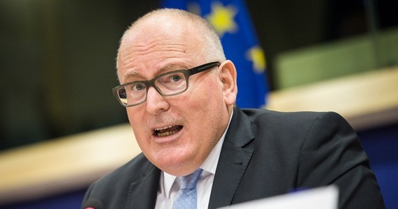 "Timmermans chce zmierzyć temperaturę nastrojów w sprawie Polski" - mówi RMF FM wysoki rangą urzędnik Komisji Europejskiej tuż przed dyskusją unijnych ministrów nt. praworządności w Polsce. Rozmówca naszej korespondentki Katarzyny Szymańskiej-Borginon dodaje, że wiceszef KE "nie chce brać na siebie całej odpowiedzialności", a dzisiejsza dyskusja o Polsce będzie dla niego okazją, by sprawdzić poparcie wśród krajów członkowskich dla ewentualnego uruchomienia w przyszłości art. 7 pkt 1 unijnego traktatu.