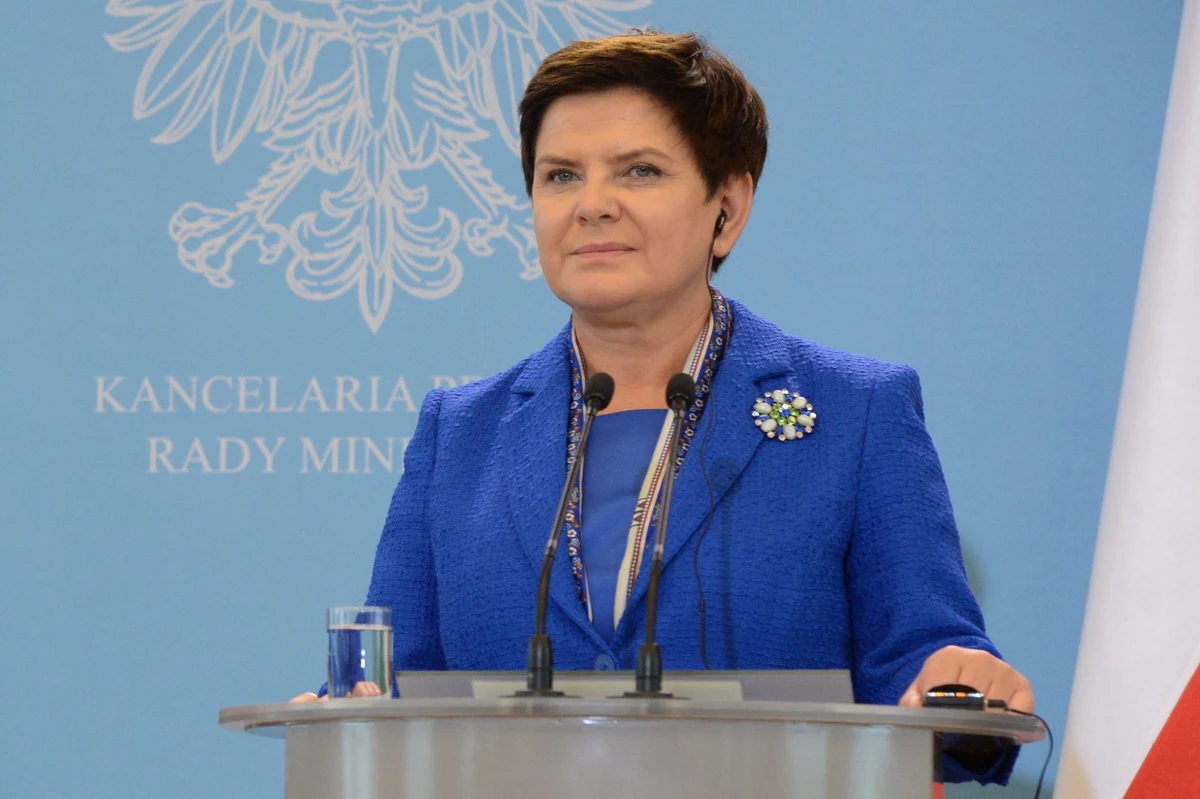 Premier Beata Szydło pogratulowała w poniedziałek kanclerz Angeli Merkel wyniku w wyborach do Bundestagu - poinformował rzecznik rządu Rafał Bochenek. "Wolą mojego rządu jest dążenie do urzeczywistnienia idei partnerskiej współpracy z Niemcami" - zapewniła premier w depeszy gratulacyjnej.