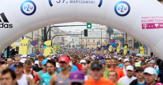 Policja i prokuratura wyjaśniają okoliczności śmierci jednego z uczestników Maratonu Warszawskiego. Organizatorzy biegu potwierdzają, że osoba, która straciła przytomność w czasie biegu zmarła w szpitalu, po kilkugodzinnej akcji ratunkowej.