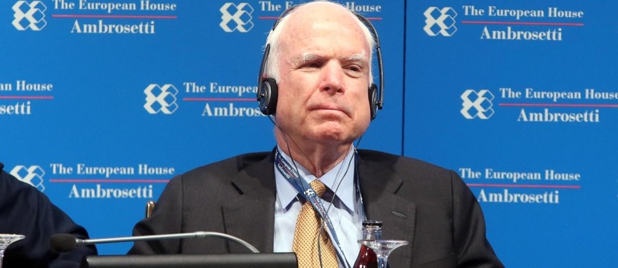 Republikański senator John McCain, który walczy z rakiem mózgu – glejakiem wielopostaciowym, przyznał w programie telewizji CBS, że lekarze mówią, iż jego rokowania są "bardzo złe". W lipcu 80-letni McCain przeszedł operację. 