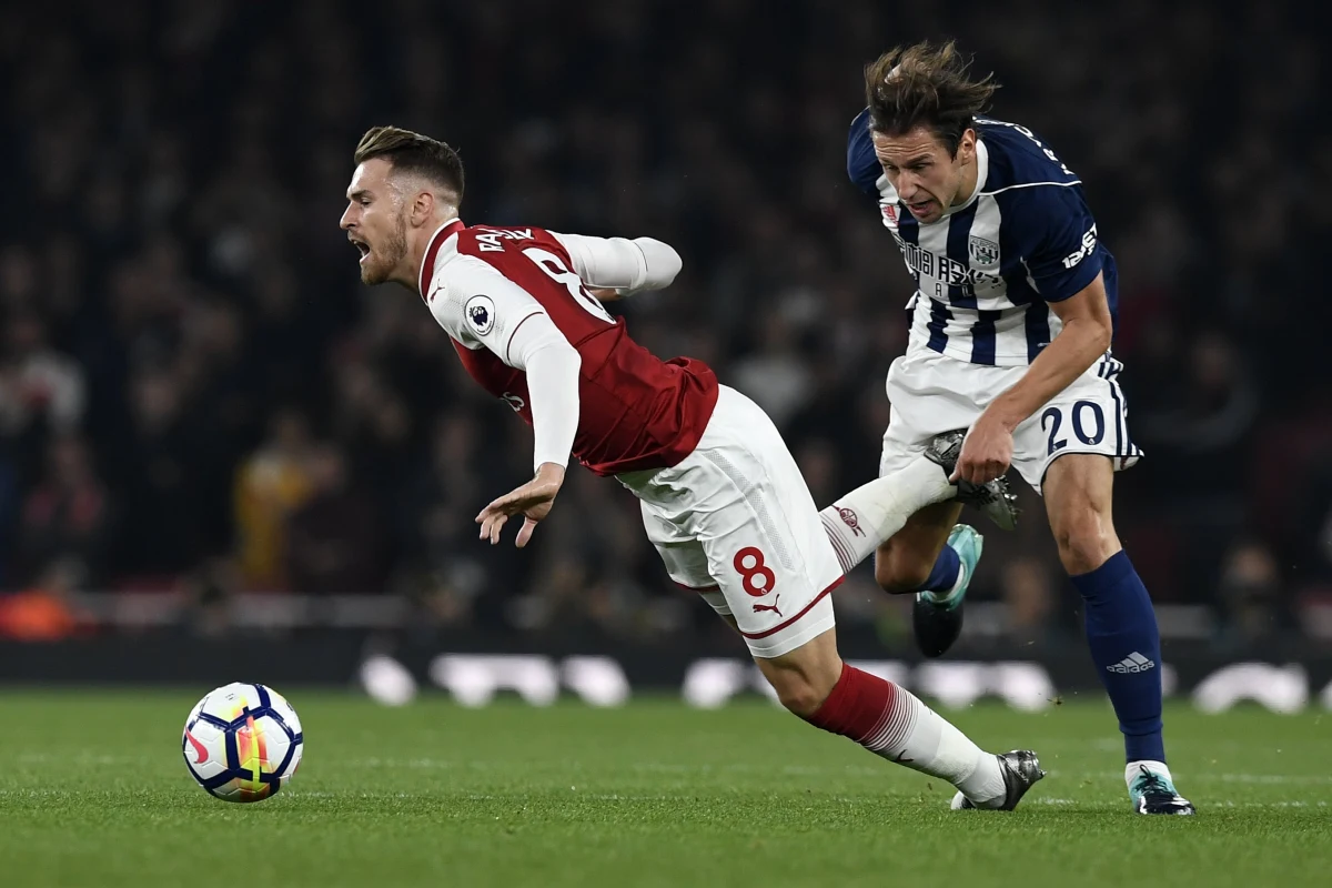 Arsenal Londyn pokonał na własnym boisku West Bromwich Albion 2:0 (1:0) w 6. kolejce angielskiej Premier League. Dobry mecz w ekipie gości rozegrał Grzegorz Krychowiak. Rekord w liczbie występów w rozgrywkach Premier League pobił natomiast Gareth Barry.